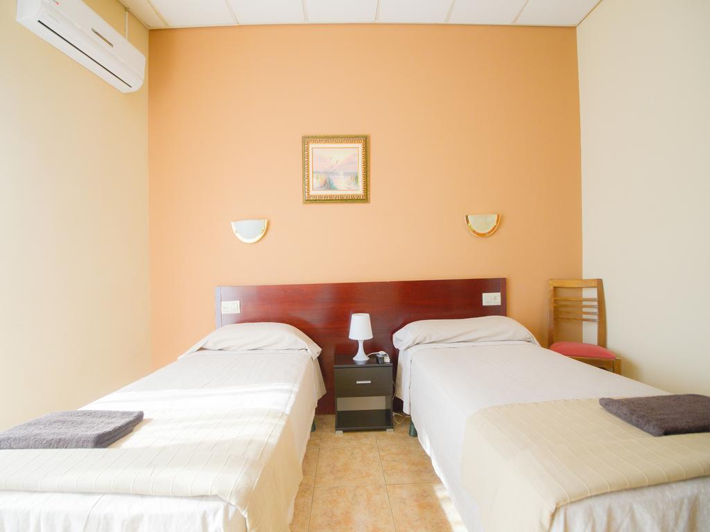 Hostal Torremirona Сальт Экстерьер фото