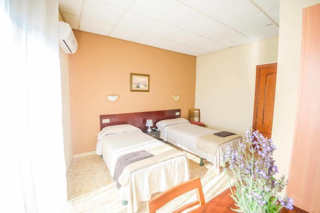 Hostal Torremirona Сальт Экстерьер фото